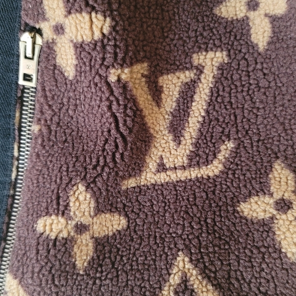 SOLD Louis Vuitton Monogram Fleece Jacket 38. Fabulous!!! - Picture 11 of 15